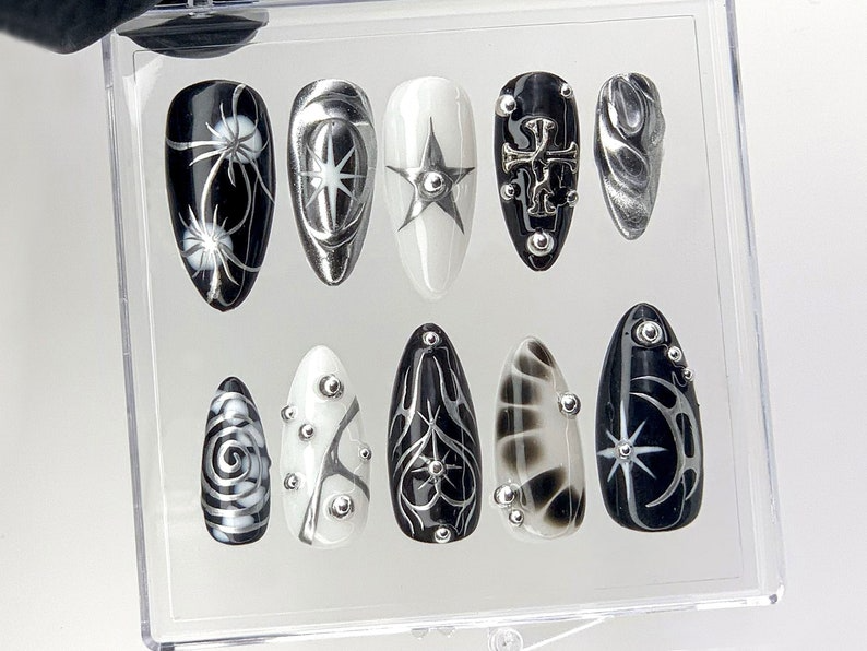 Elegant Gothic Press On Nails 3D Designs with Cross, Star, Spiral Acrylic Nails Monochrome Nail Art Y2k Nails Custom Nails OC552YL