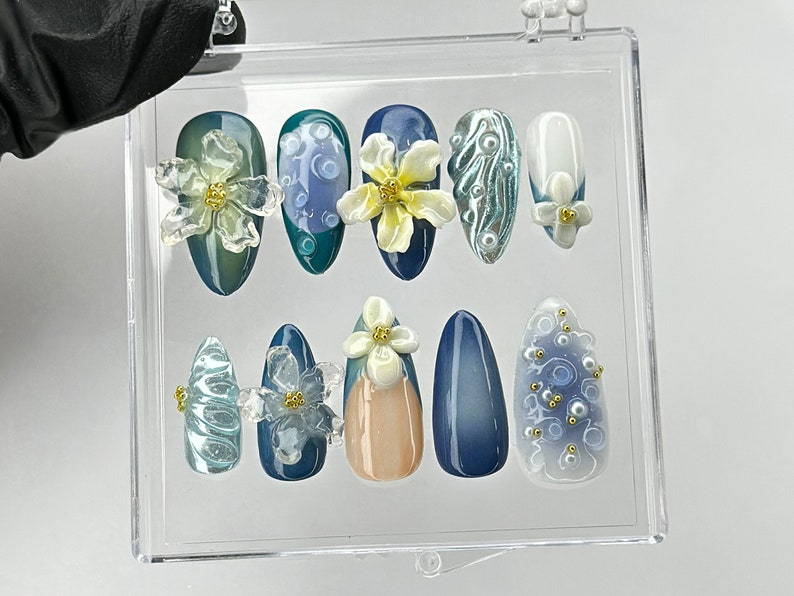 Elegant 3D Floral Press On Nails Hand-painted Acrylic Spring Fake Nails Ocean Blue and Pearl Nail Art Nail Charms Press OnsOB439TL
