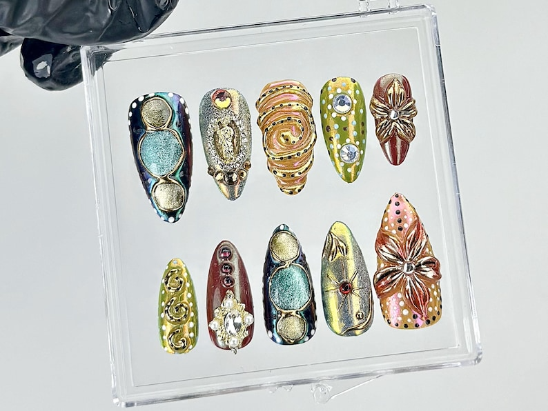 Luxe Gold Chrome Press On Nails Artistic Metallic Fake Nails Textured Gold 3D Design Nail Art Gold & Silver Glam Press Ons