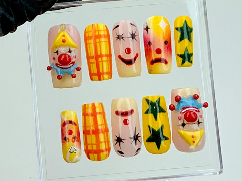 Quirky Clown Faces Press-On Nails Hand-Painted Circus Nail Art Fun and Colorful Press Ons Unique Clown Fake Nails Halloween