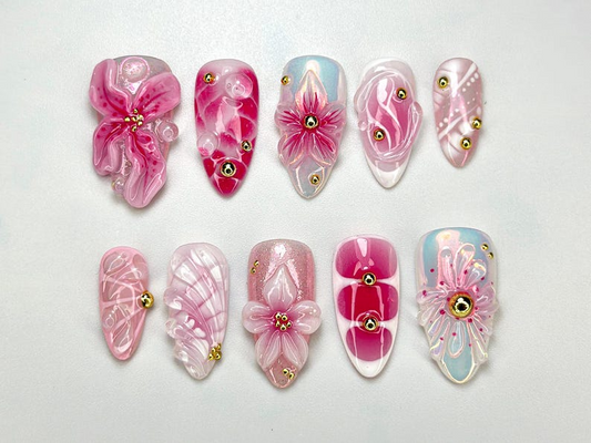 Romantic Blush Pink Press-On Nails Handmade Floral Nail Art Glossy Floral Nail Design| Blush Pink & Gold Nails Luxury Nail Art|OC696HC
