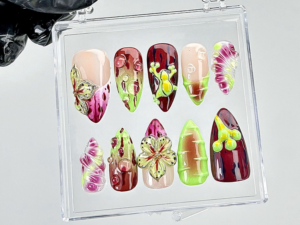 Mutant Floral Alien Press On Nails Dark Garden Fantasy Fake Nails Mushroom Beetle Garden Nail Art 3D Fruit Pod Press Ons