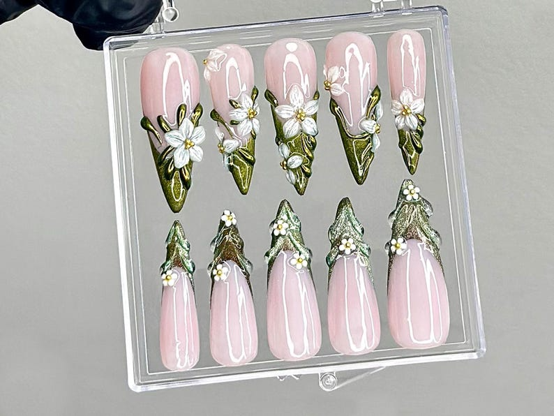 Sculpted Floral Press On Nails Glossy Green Leaf Nail Art Ethereal Spring Press Ons Elegant Flower Tips Fake nails Luxury OB944LK