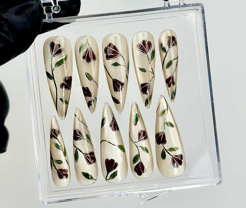 Vintage Vine Bloom Press On Nails Handpainted Floral Nail Art Nature-Inspired Botanical Tips Elegant Glossy Press Ons