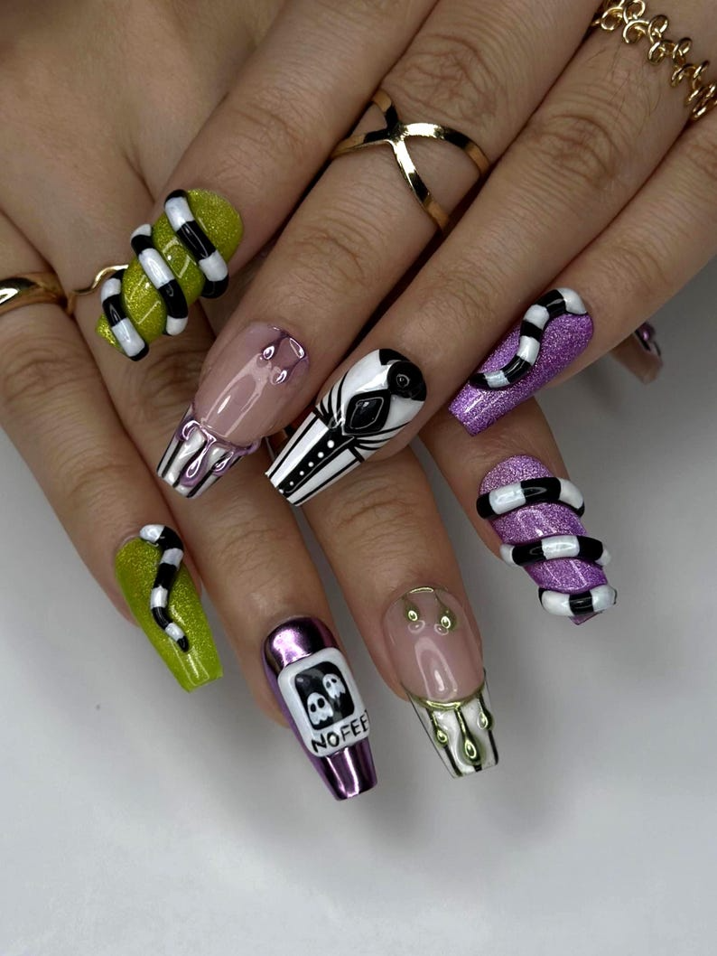 Spooky Stripes Press On Nails Beetle-Inspired Gothic Nail Art Handmade Creepy Cute Nails Halloween Party Nail Art