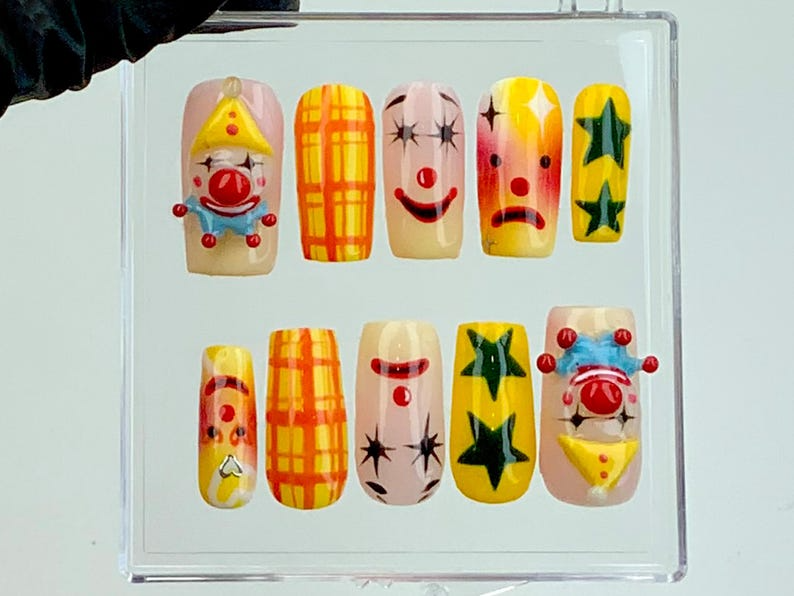Quirky Clown Faces Press-On Nails Hand-Painted Circus Nail Art Fun and Colorful Press Ons Unique Clown Fake Nails Halloween