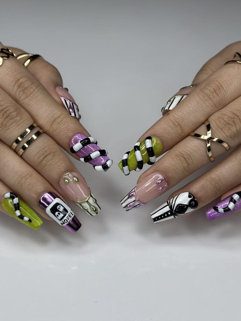Spooky Stripes Press On Nails Beetle-Inspired Gothic Nail Art Handmade Creepy Cute Nails Halloween Party Nail Art