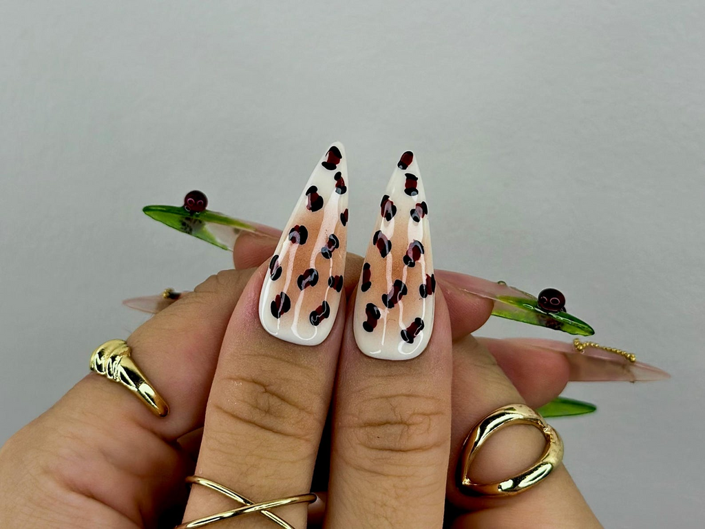 Jungle Safari Glam Press On Nails Leopard Print & Green Tropical Accents 3D Gold Chain Detailing Exotic Safari-Inspired Nail