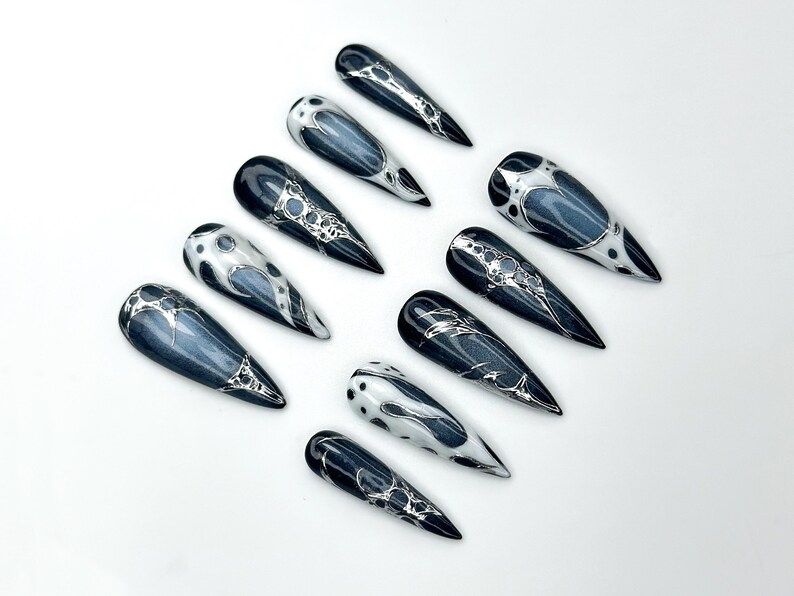 Winter Galaxy Press On Nails Black & Silver Metallic Nail Art Space-Inspired Chrome Design Gothic Celestial Nails