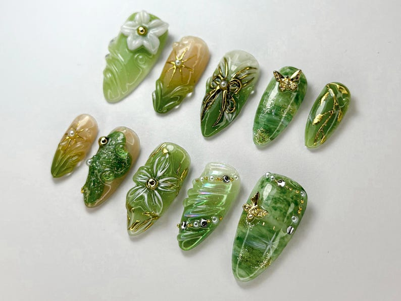 Hand-Painted Forest Green Press On Nails Botanical Nail Design Green Nature-Inspired Nails Green Nature-Inspired Nails OB705HK