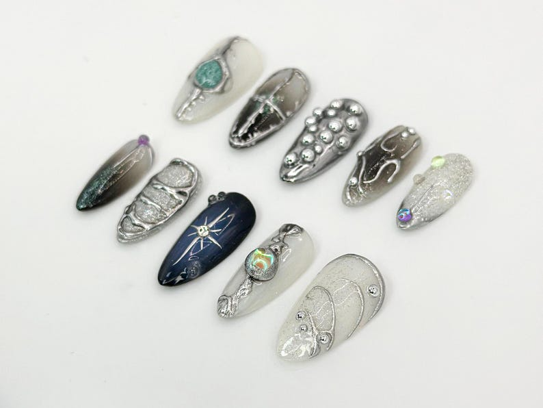 Shiny Metallic Silver Press On Nails Luxury Black & Silver Nail Art Celestial Chrome Nail Art High Fashion Press-On Nails OC685HC