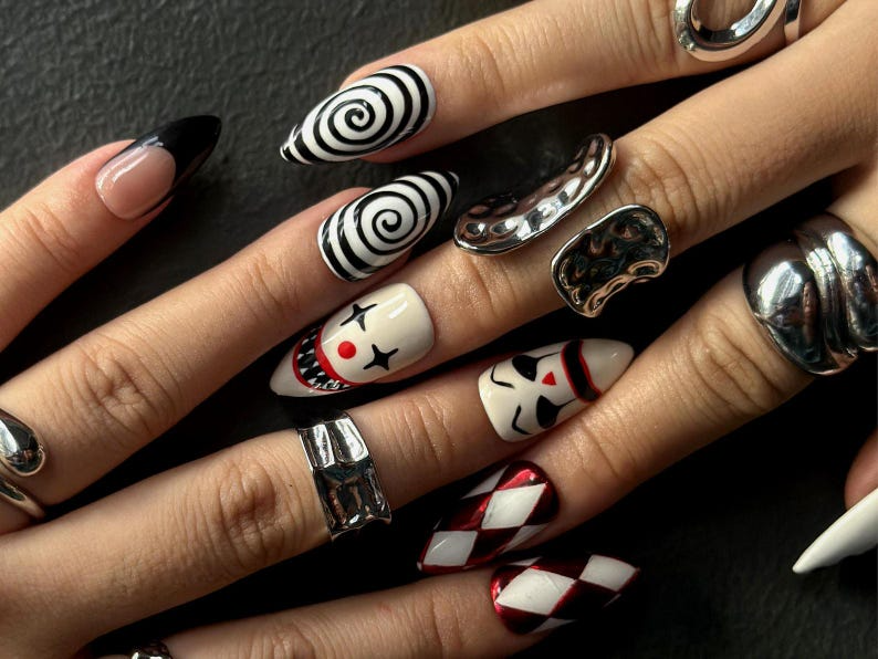 Creepy Clown Carnival Press On Nails, Horror-Inspired Clown Nail Art, Spooky Halloween