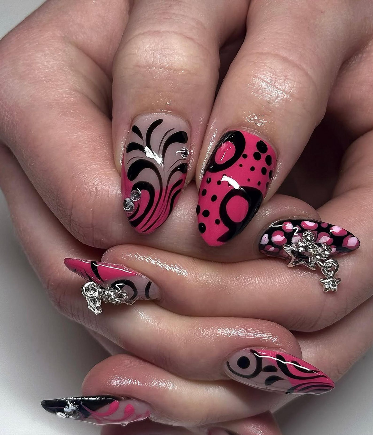 Y2K Hot Pink Press On Nails Retro Pop Art Nail Set Black & Pink Graphic Nails with Star Charms Y2K Vibes Acrylic Press Ons OC795HK