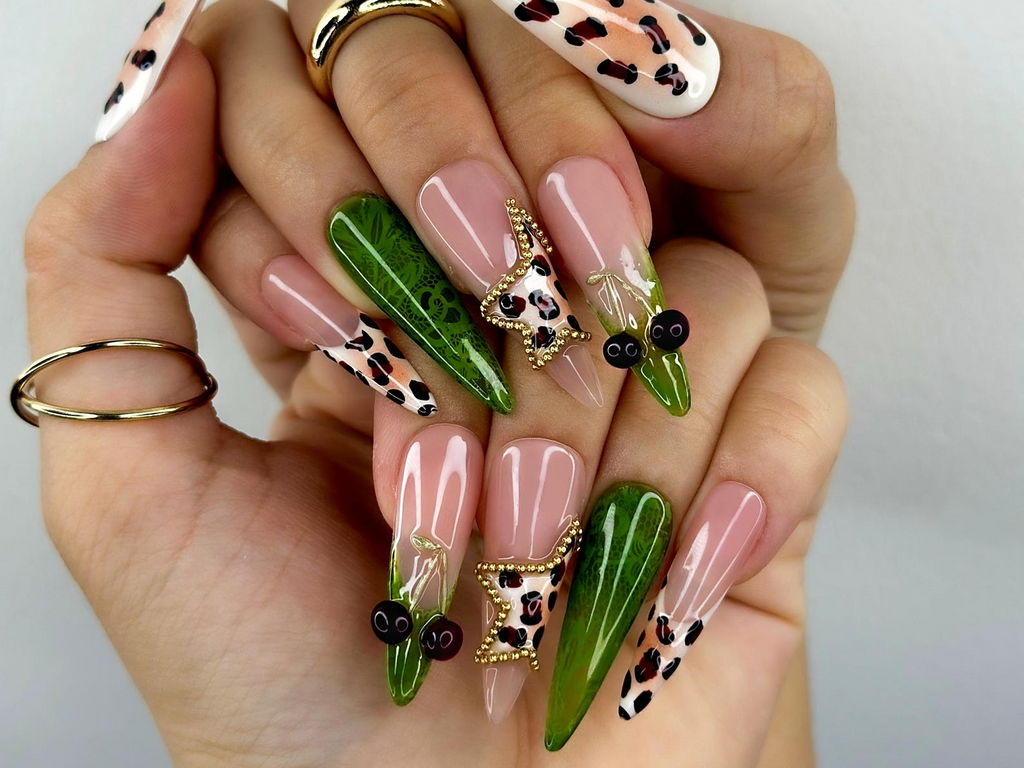 Jungle Safari Glam Press On Nails Leopard Print & Green Tropical Accents 3D Gold Chain Detailing Exotic Safari-Inspired Nail