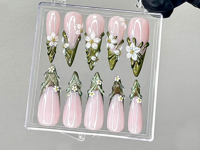 Sculpted Floral Press On Nails Glossy Green Leaf Nail Art Ethereal Spring Press Ons Elegant Flower Tips Fake nails Luxury OB944LK