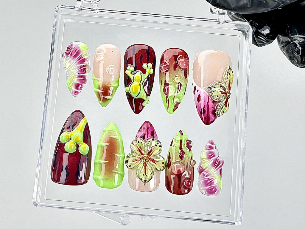 Mutant Floral Alien Press On Nails Dark Garden Fantasy Fake Nails Mushroom Beetle Garden Nail Art 3D Fruit Pod Press Ons