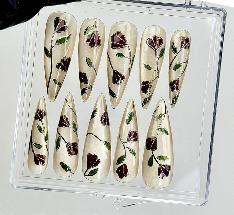 Vintage Vine Bloom Press On Nails Handpainted Floral Nail Art Nature-Inspired Botanical Tips Elegant Glossy Press Ons