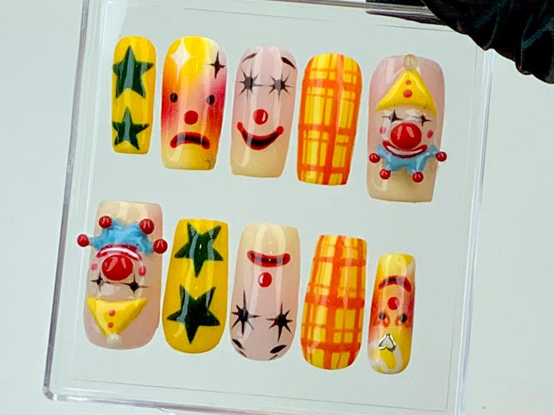 Quirky Clown Faces Press-On Nails Hand-Painted Circus Nail Art Fun and Colorful Press Ons Unique Clown Fake Nails Halloween