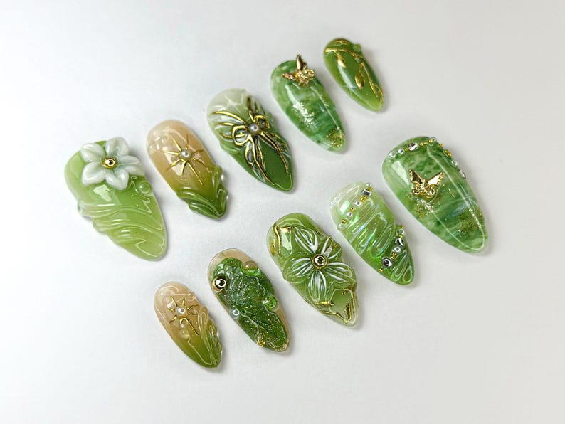 Hand-Painted Forest Green Press On Nails Botanical Nail Design Green Nature-Inspired Nails Green Nature-Inspired Nails OB705HK