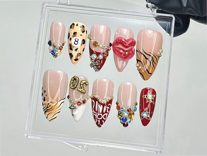 Leopard Rhinestone Press On Nails Bold Animal Print Fake Nails Girls Don’t Cry Nail Art 3D Lips & Crystal Press OnsNail ArtOB910YK