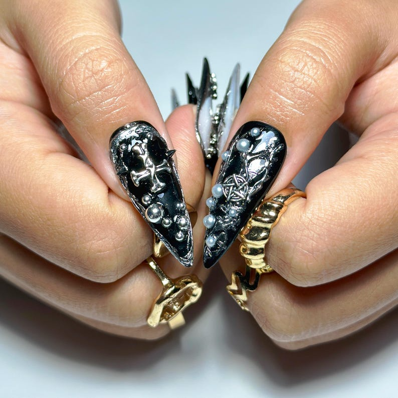 Black Gothic Press On Nails Dark Alternative Nail Art 3D Cross Nail Art with Pearls Punk Fake Nails Punk Rock Press Ons