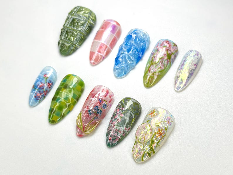 Spring Garden Floral Press-On Nails Nature-Themed Press-On Nail Set Green & Floral Nail Set Elegant Artistic Nail Art OB690HC