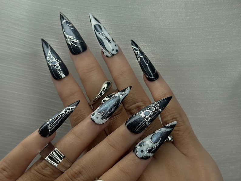 Winter Galaxy Press On Nails Black & Silver Metallic Nail Art Space-Inspired Chrome Design Gothic Celestial Nails