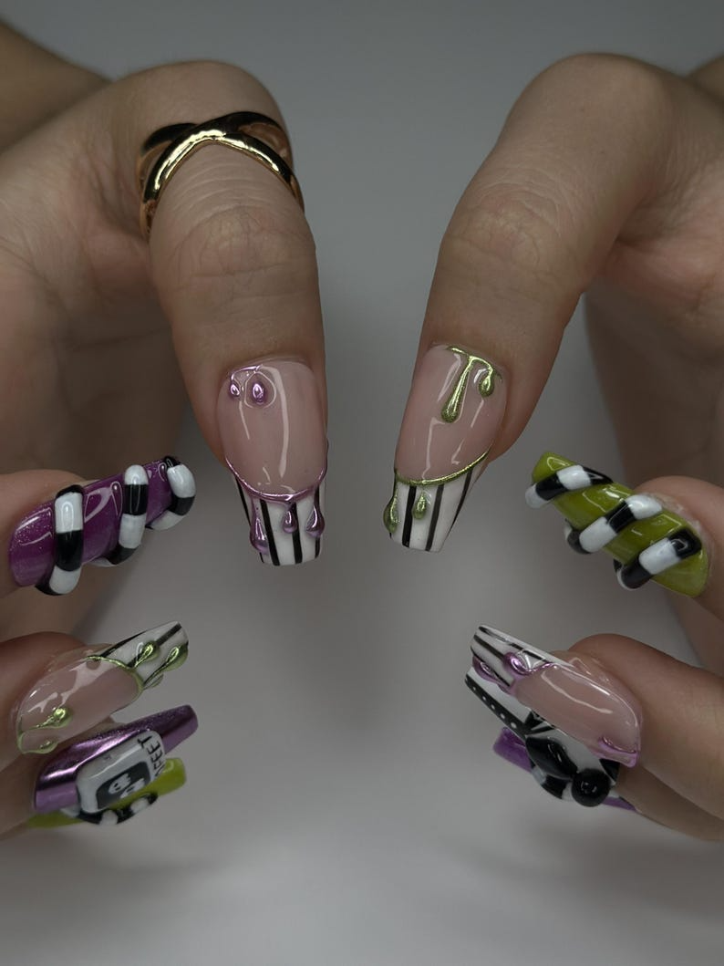 Spooky Stripes Press On Nails Beetle-Inspired Gothic Nail Art Handmade Creepy Cute Nails Halloween Party Nail Art