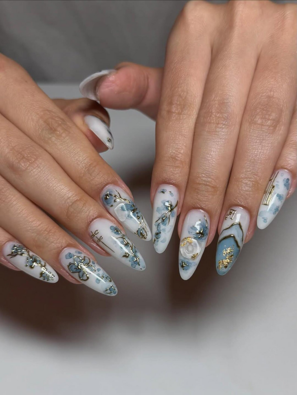 Blue Bloom Elegant Press On Nails Chinese Luxury Floral Nails Gold Wire Stiletto Nails