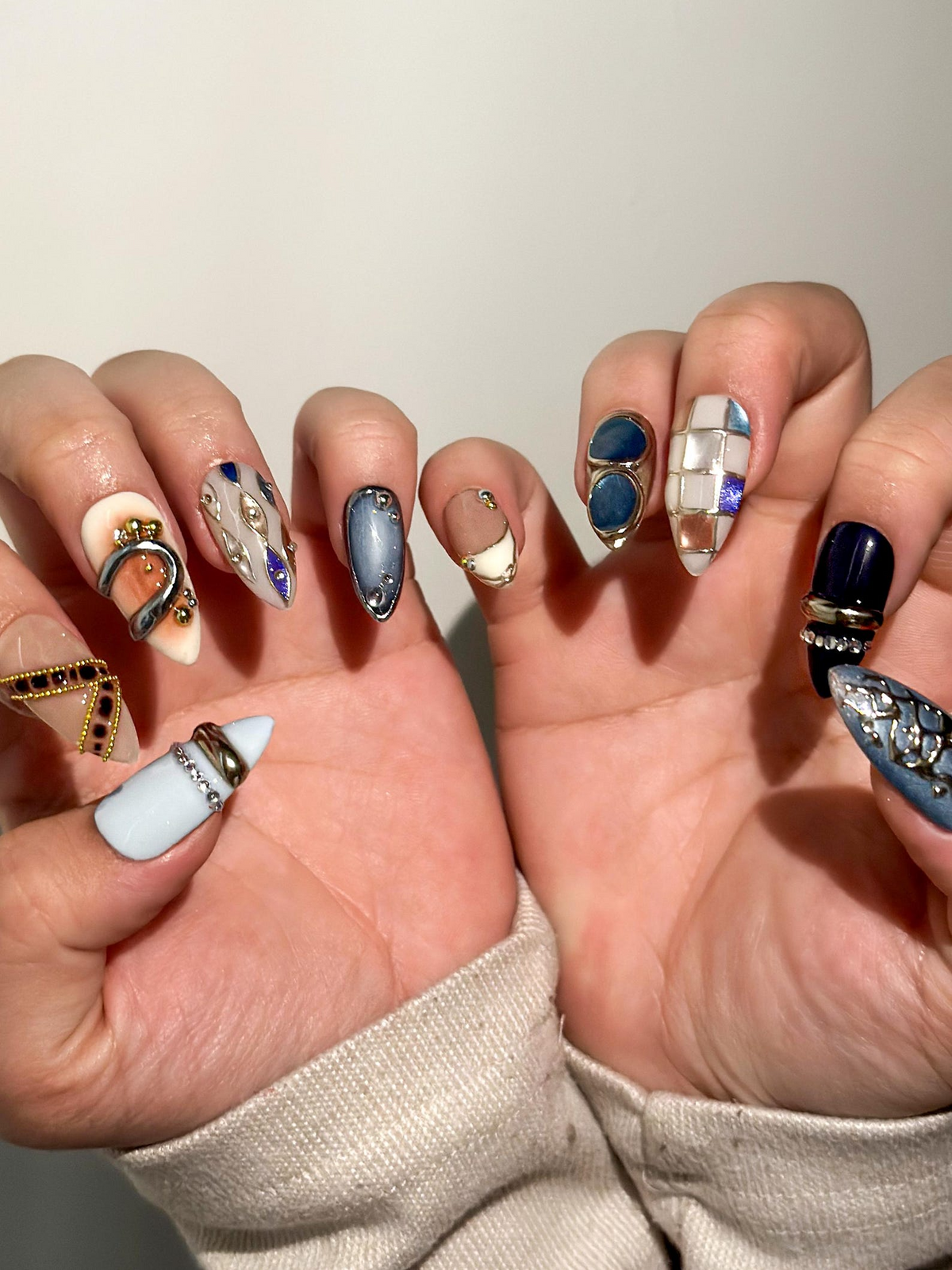 Luxury Blue Silver Press On Nails Nude Gilded Ring Nail Art Nude & Steel Statement Nails