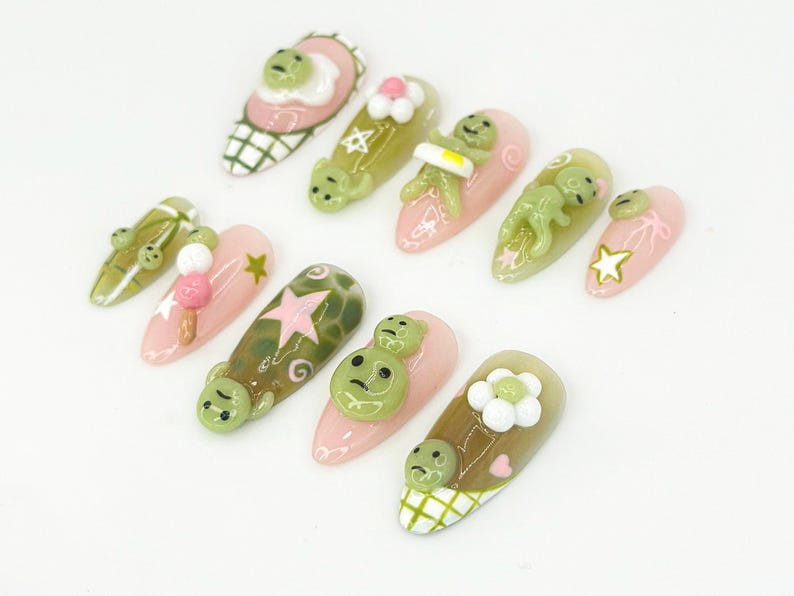 Kawaii Smiski-Inspired Press On Nails Smiski-Inspired 3D Nails with Pink and Green Accents Playful Smiski and Star Nail Set OB640HK