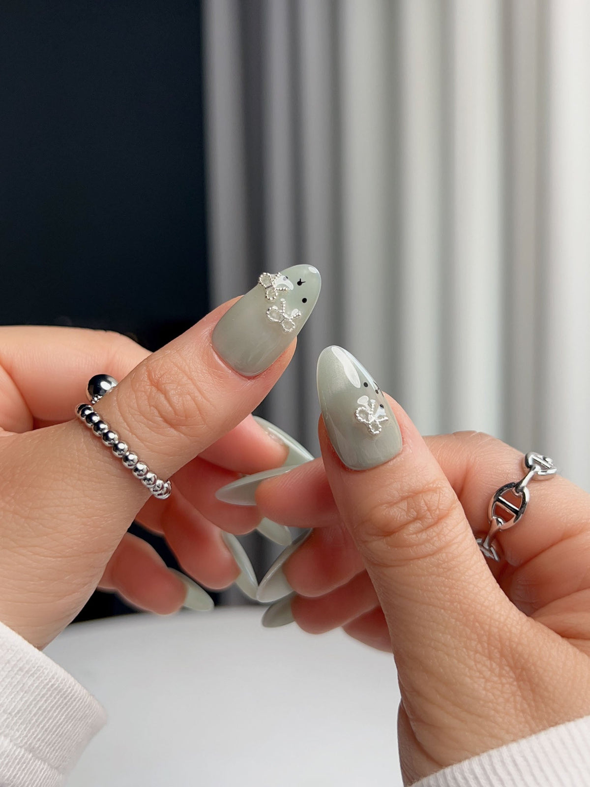 Thump Bunny_Mint Reusable Press On Nails