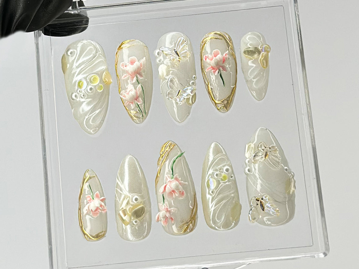 Elegant Lotus Flower Press On Nails, Chic White & Gold On Fake Nails, 3D Floral Acrylic