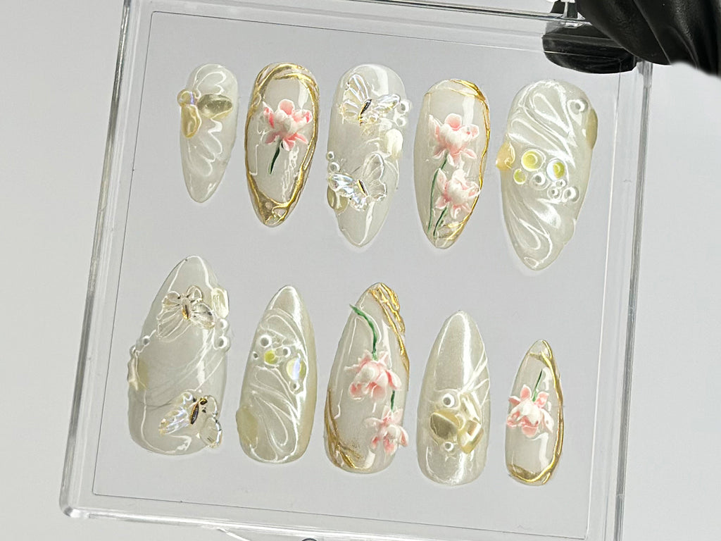 Elegant Lotus Flower Press On Nails, Chic White & Gold On Fake Nails, 3D Floral Acrylic