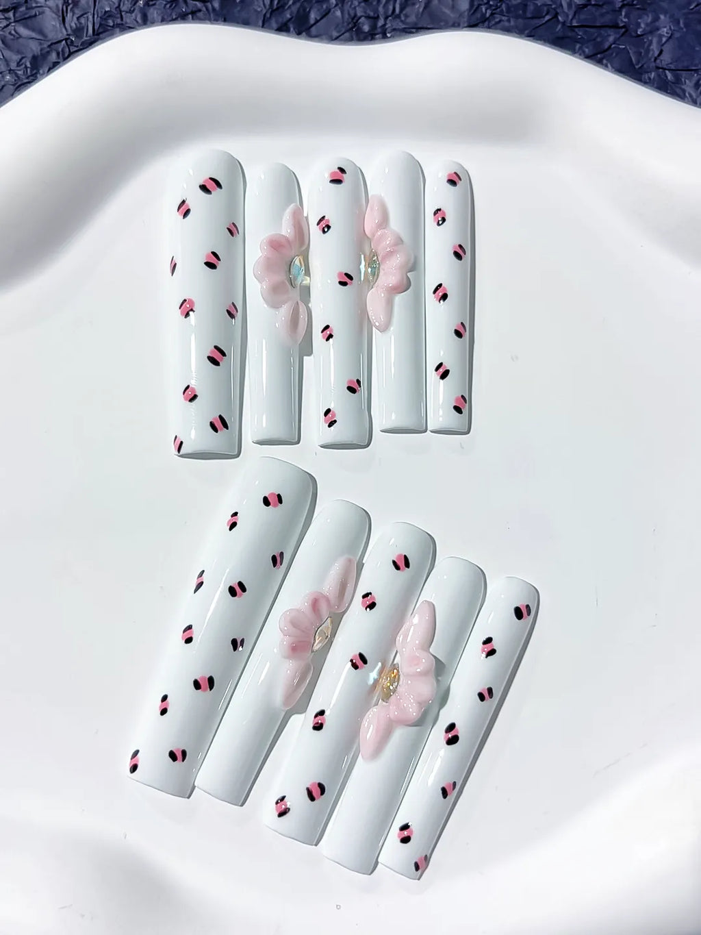 Long White Pink Square Abstract Bow 3D