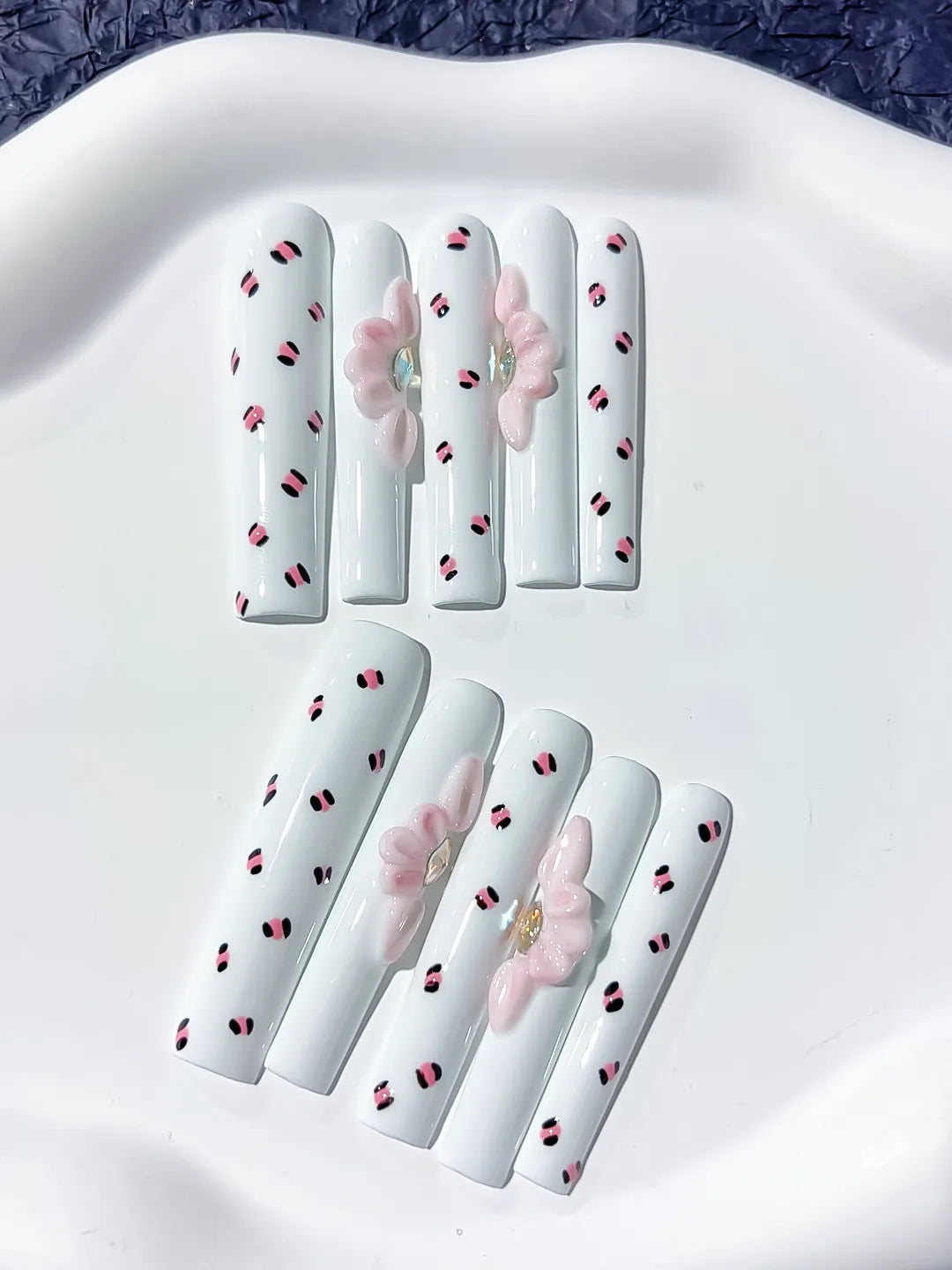 Long White Pink Square Abstract Bow 3D