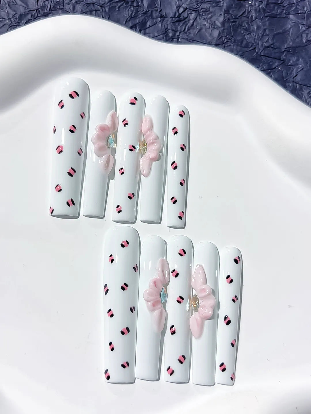 Long White Pink Square Abstract Bow 3D