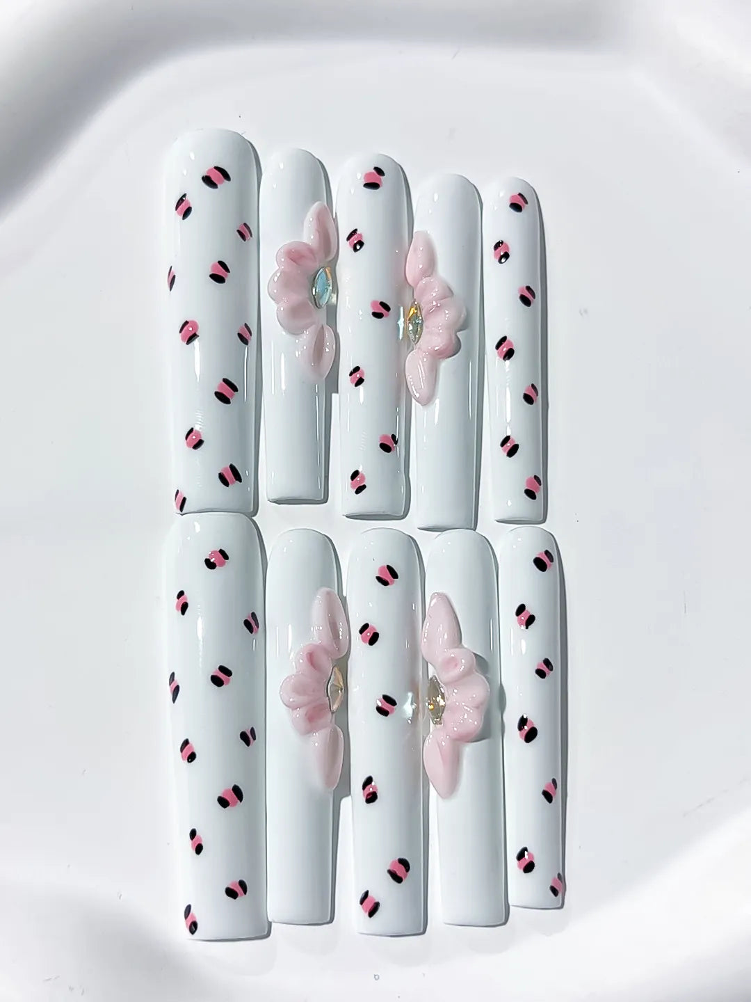 Long White Pink Square Abstract Bow 3D