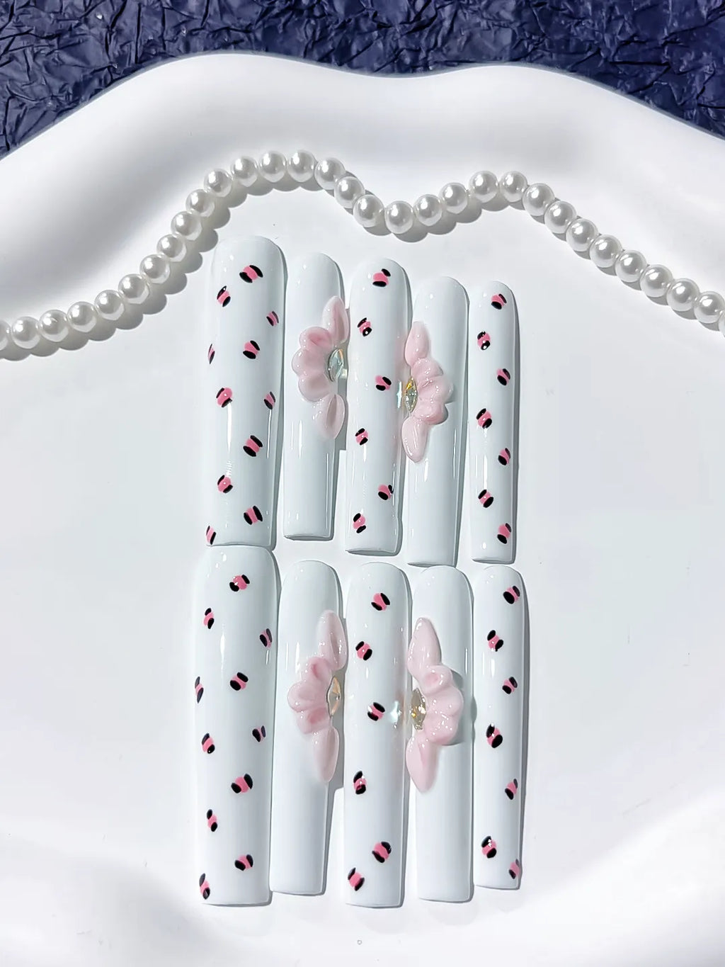 Long White Pink Square Abstract Bow 3D