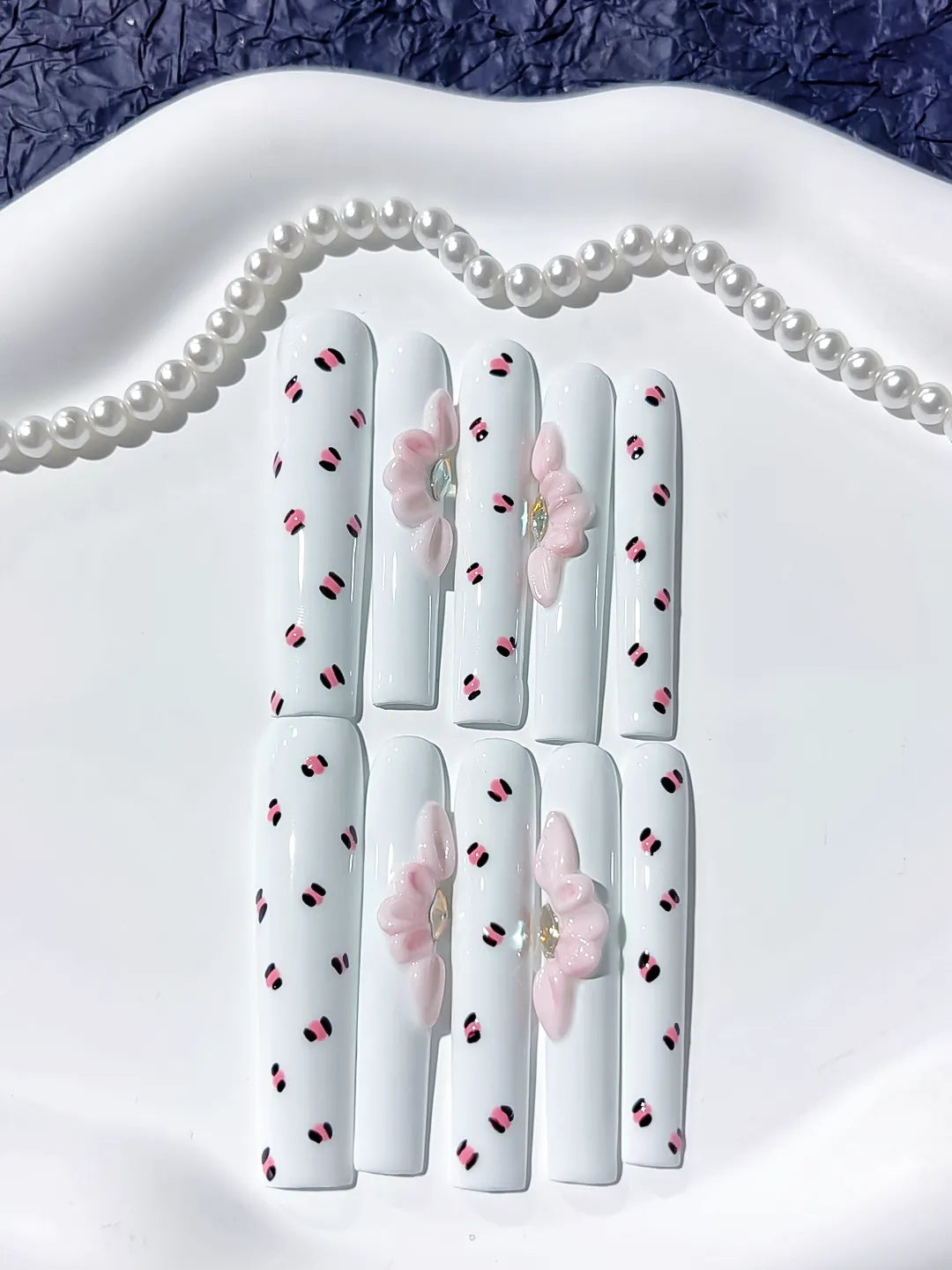 Long White Pink Square Abstract Bow 3D