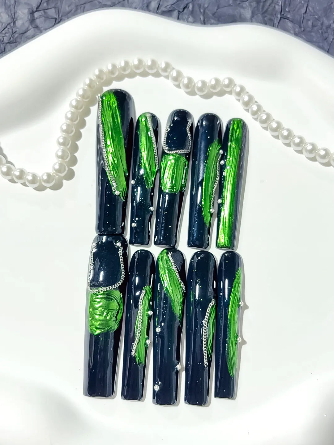 Long Black Green Square Metallic 3D Chain