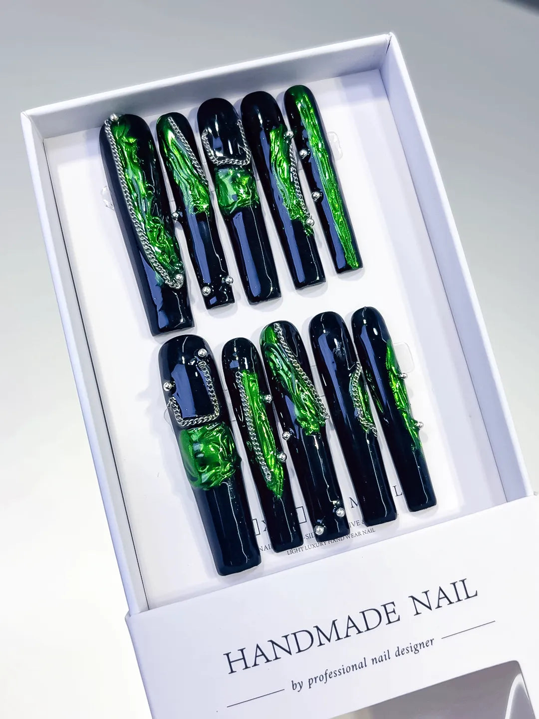 Long Black Green Square Metallic 3D Chain