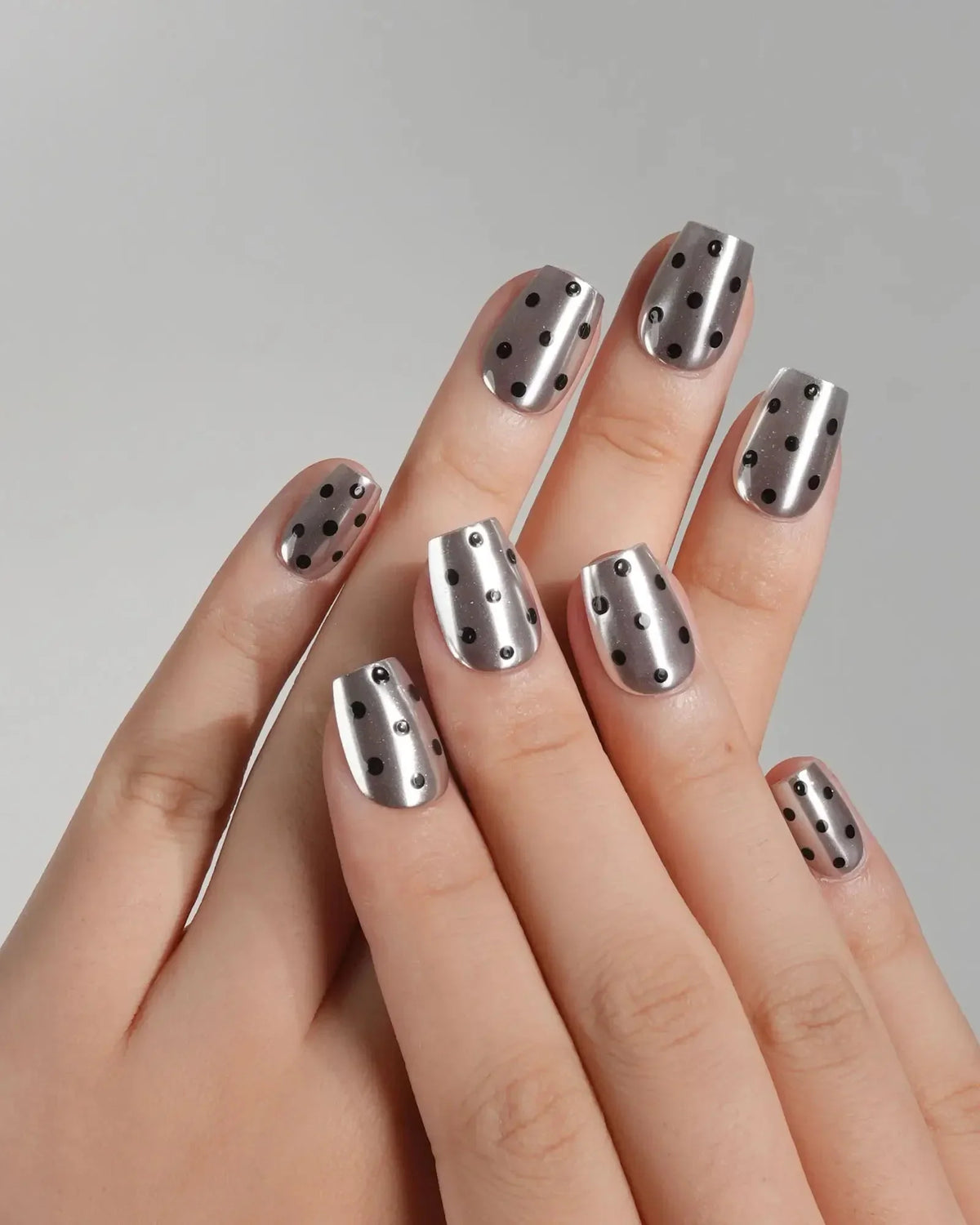 Cosmo Dots Reusable Press On Nails