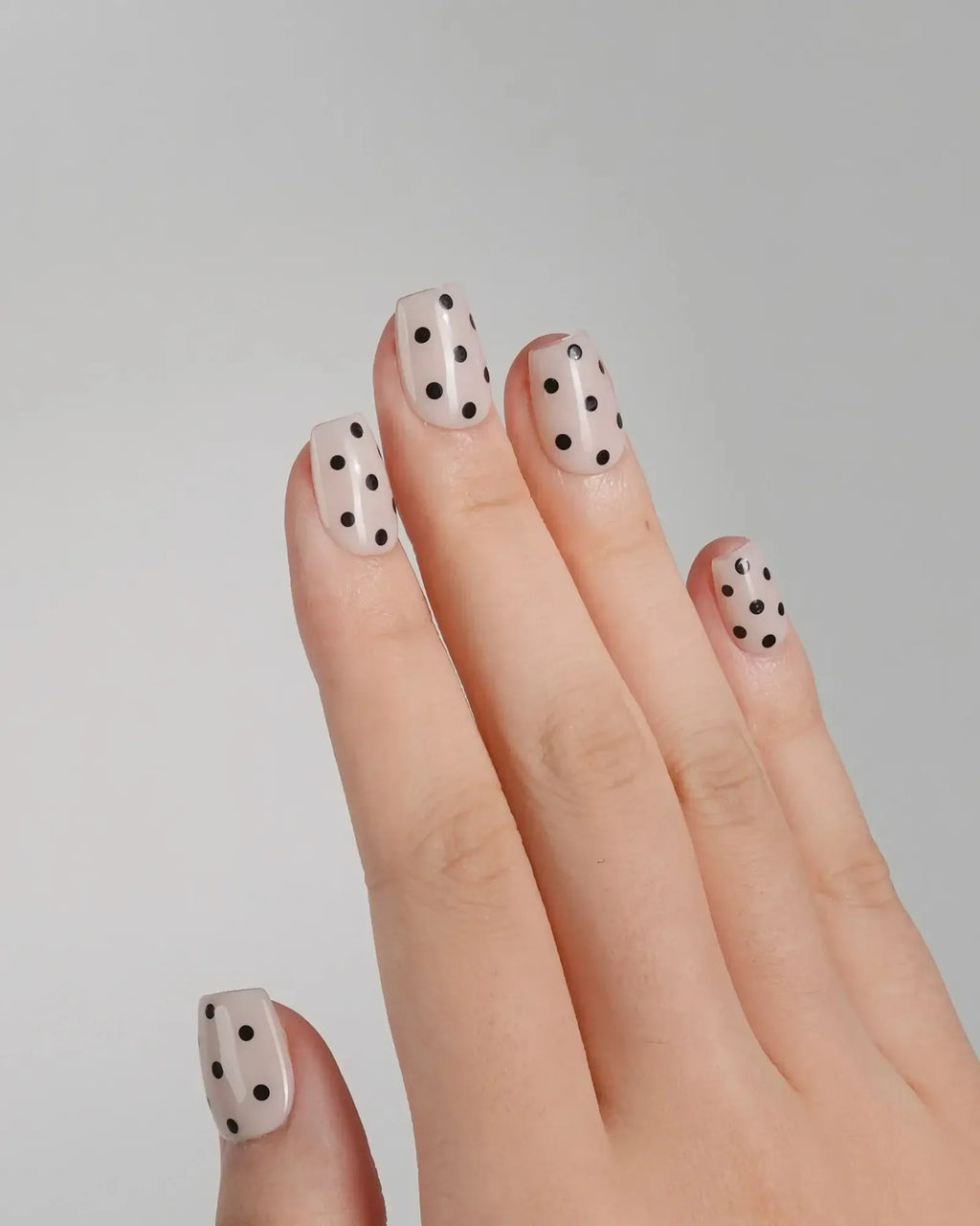 Dot Noir Mini Reusable Press On Nails