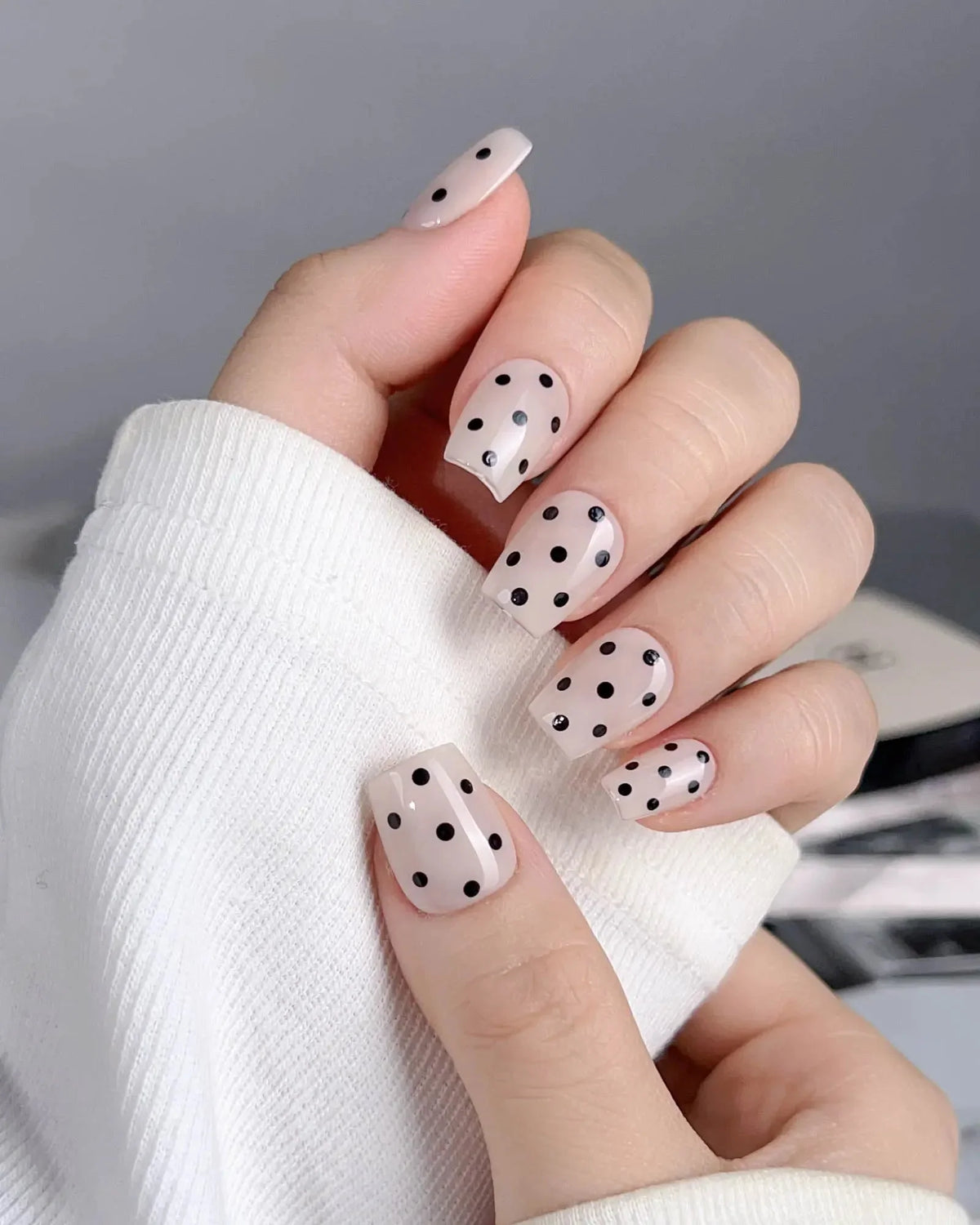 Dot Noir Mini Reusable Press On Nails