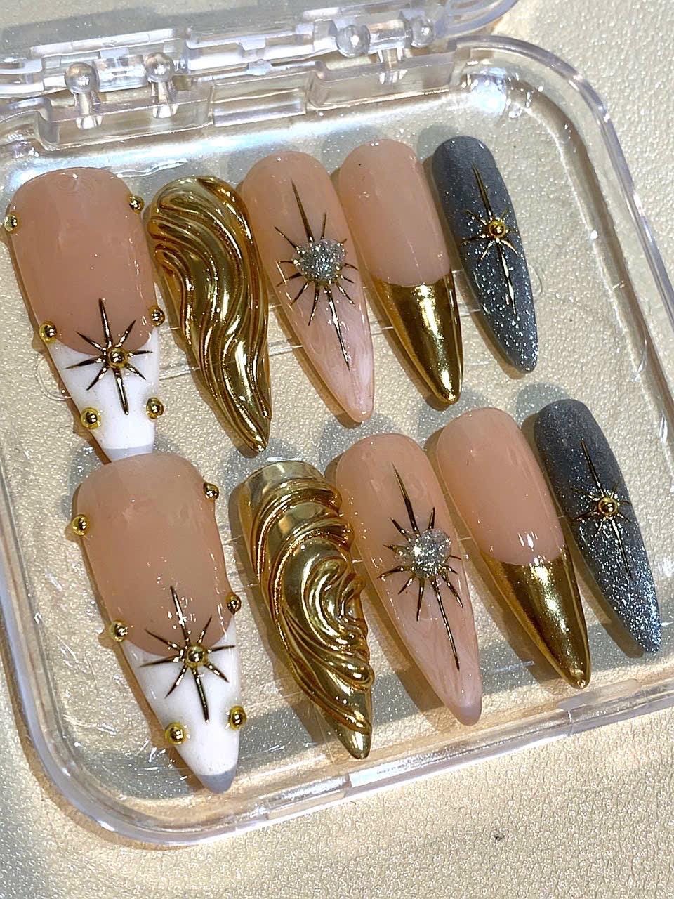 Gold Chrome Press On Nails – 3D Metallic Starburst, Cosmic Glam