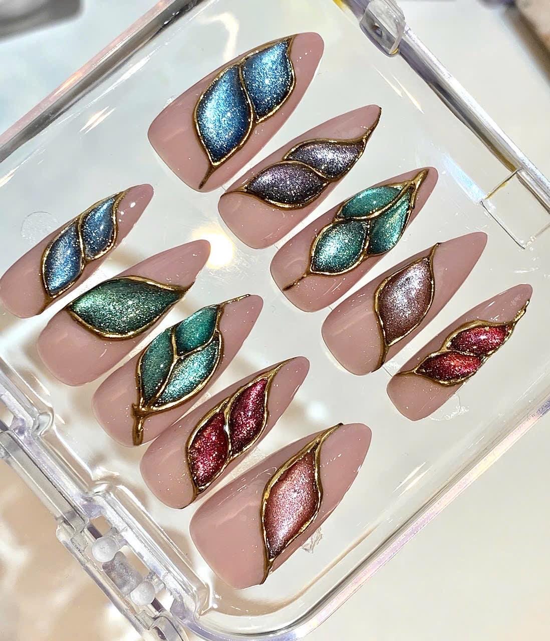 Metallic Leaf Press On Nails – Elegant Nude Gold Design