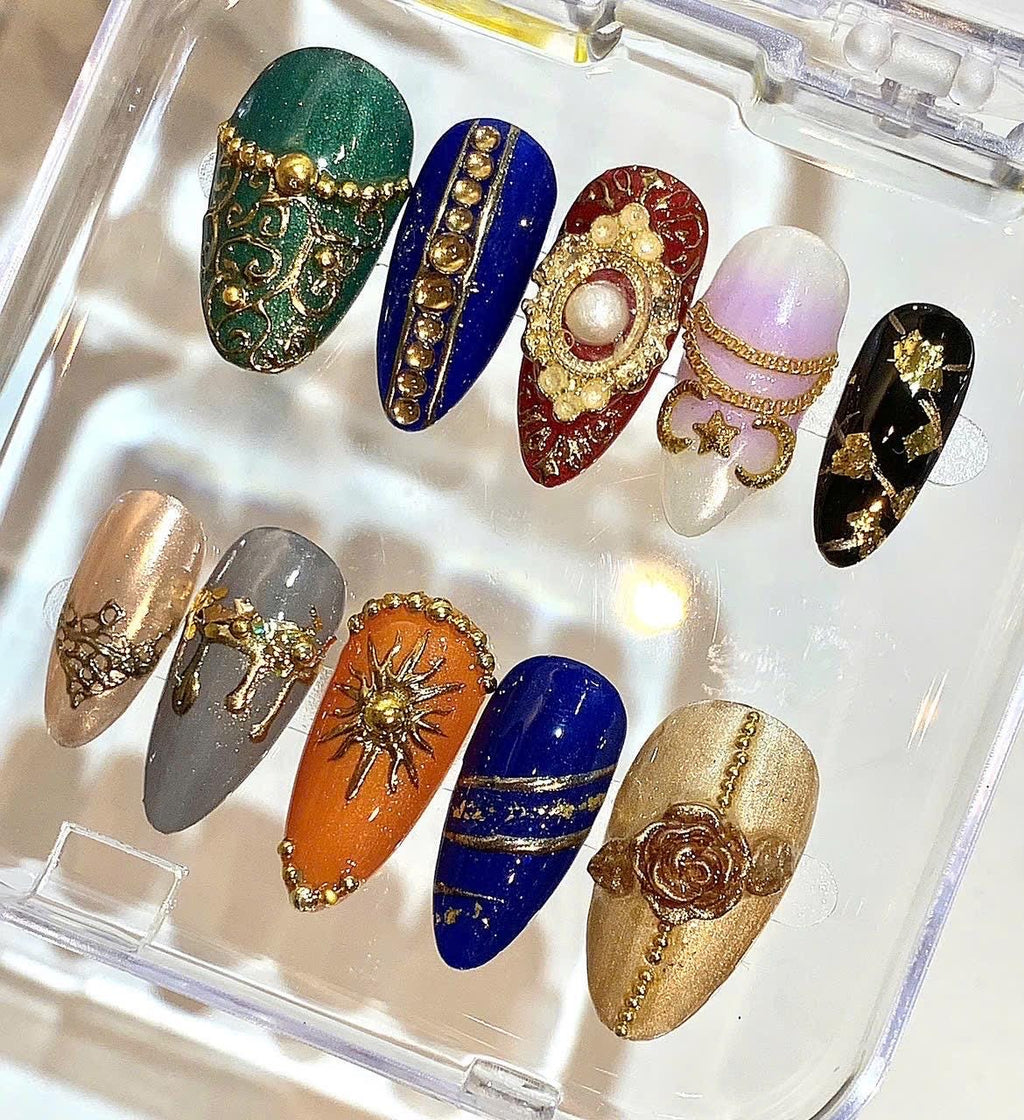 Royal Luxury Press On Nails – Gold Pearl & Gemstone Vintage Nail Set