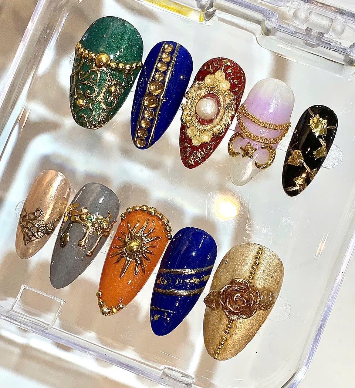 Royal Luxury Press On Nails – Gold Pearl & Gemstone Vintage Nail Set