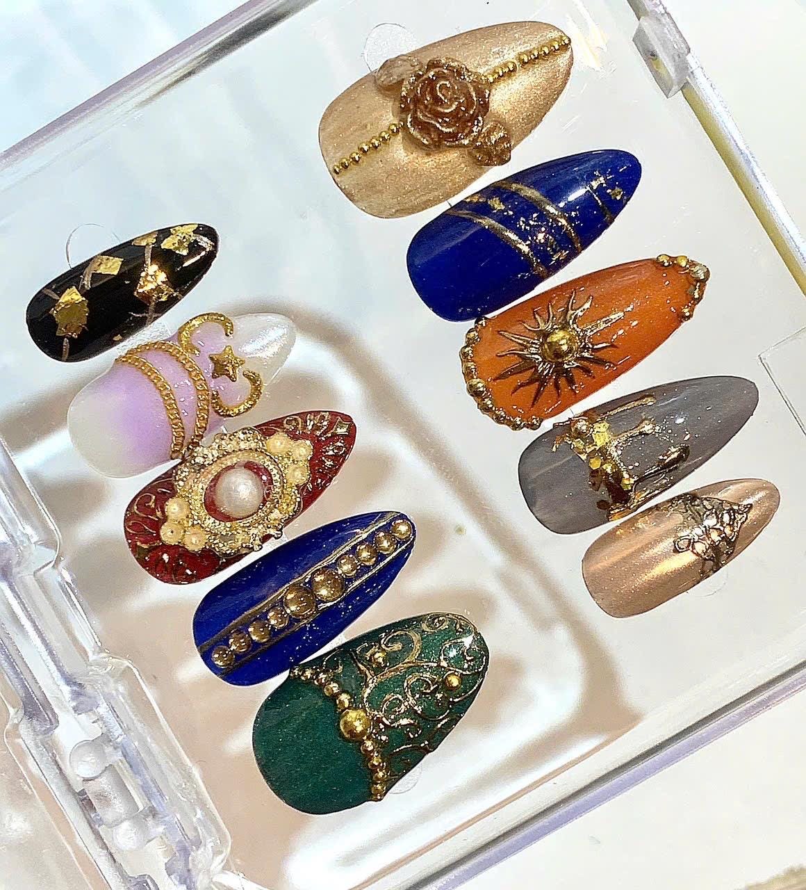 Royal Luxury Press On Nails – Gold Pearl & Gemstone Vintage Nail Set